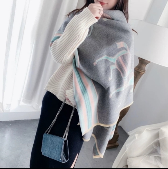 ⭐ Elegant Cashmere Shawl ⭐ - Picture 6 of 8